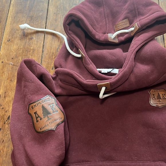 XS Heavyweight ALaska Chicks Co. Sweatshirt - Picture 4 of 6